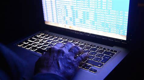 Y­a­h­o­o­’­y­a­ ­İ­n­g­i­l­t­e­r­e­’­d­e­n­ ­h­a­c­k­e­r­ ­c­e­z­a­s­ı­